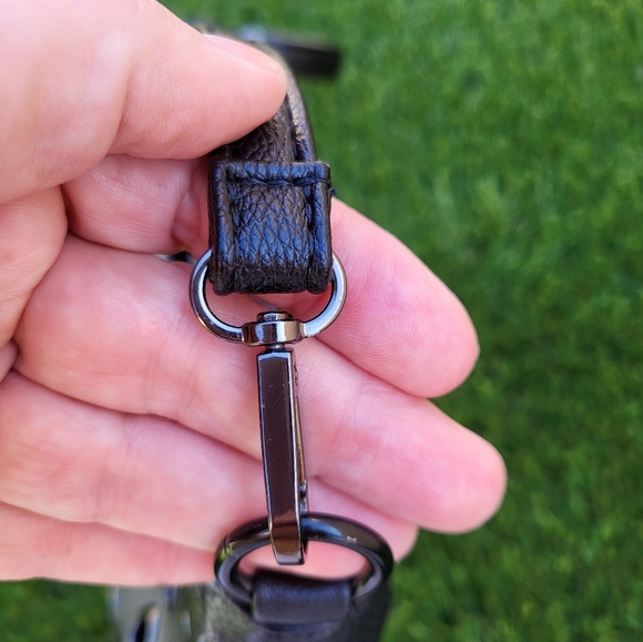 Steve Madden Black Bagata Crossbody And Wristlet. - Picture 6 of 16